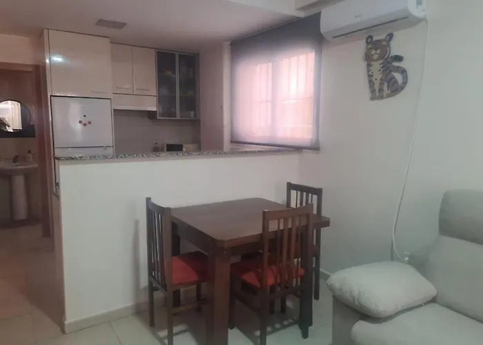 Lovely Beach Flat, Ground Floor, With Fast Wifi, Ac And Heating