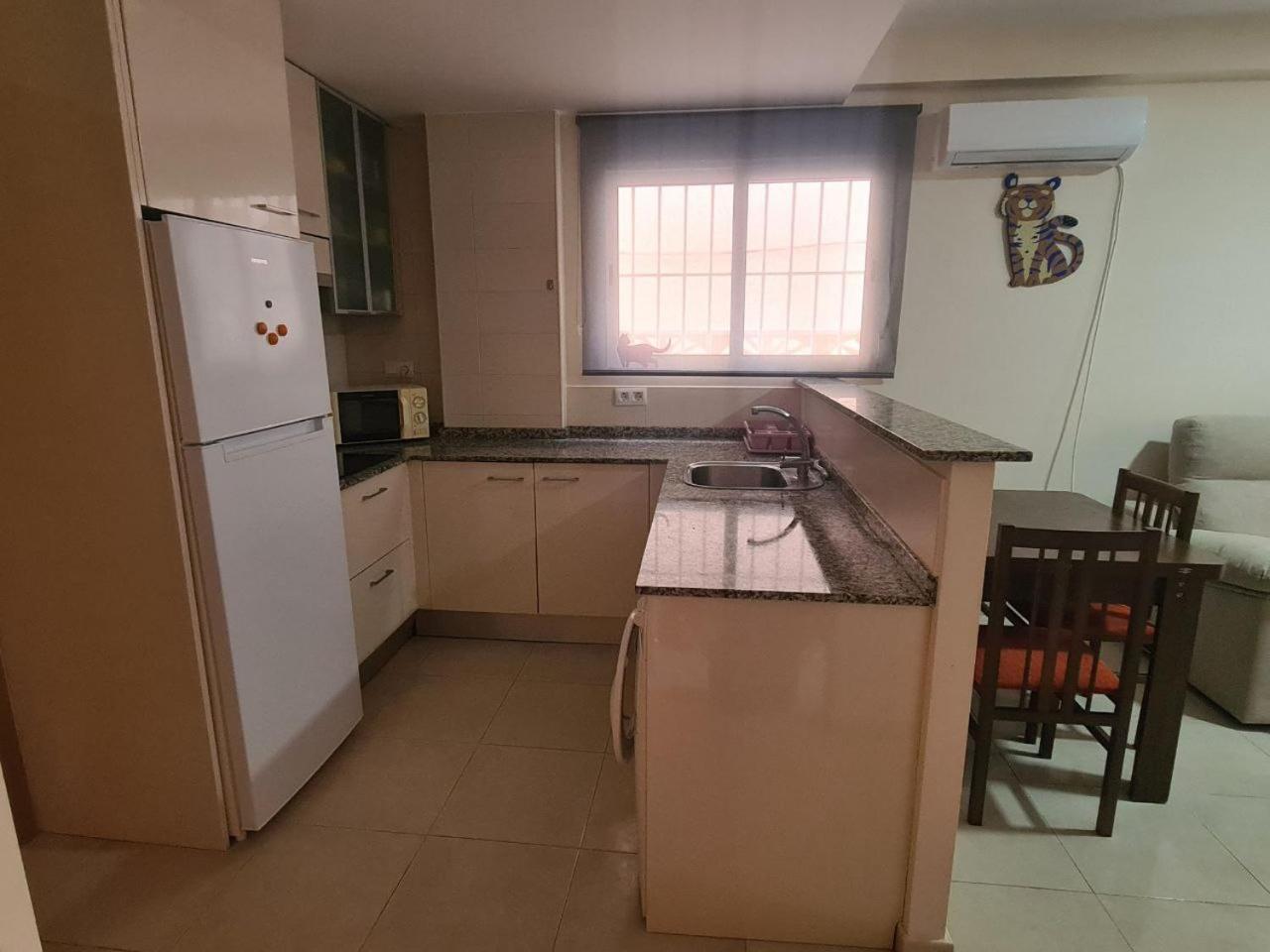 Lovely Flat, Ground Floor, With Fast Wifi, Ac And Heating Apartment