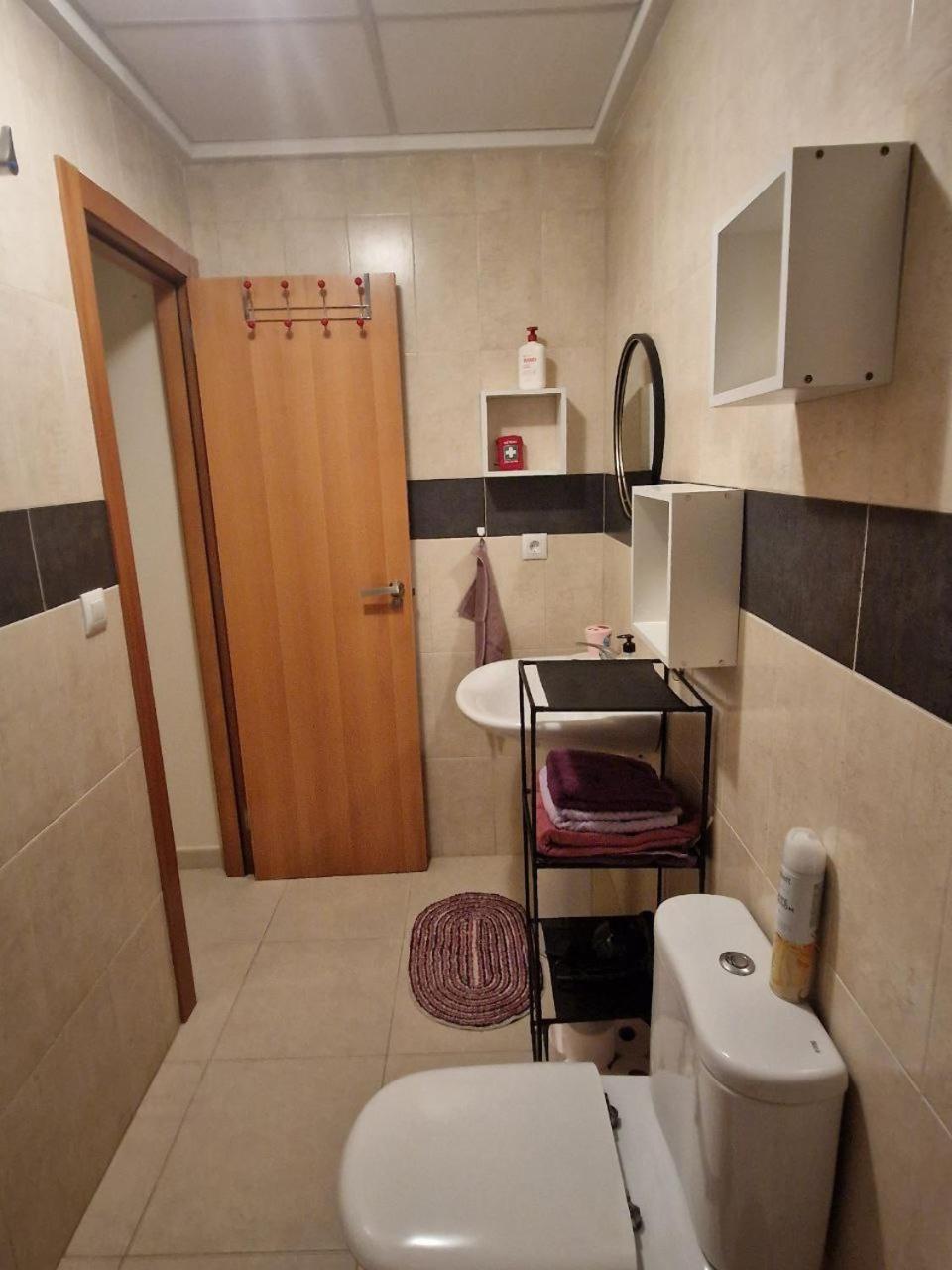 Lovely Flat, Ground Floor, With Fast Wifi, Ac And Heating